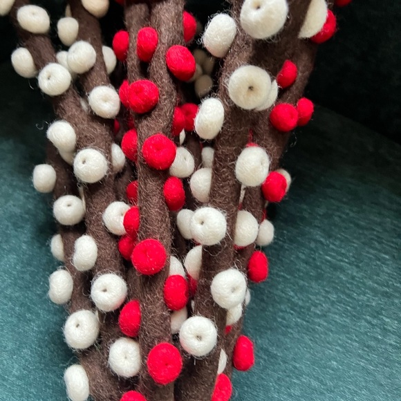 Felted Holly Berry Branches Wool 6 Branches Centerpiece Mantle Decor - Picture 6 of 8